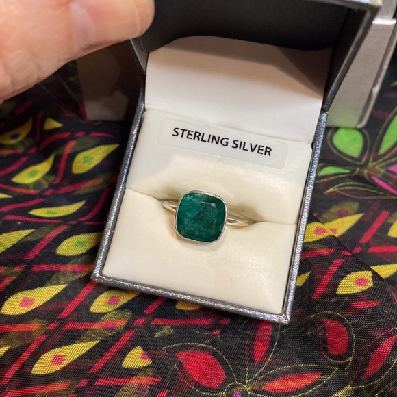 Solid Sterling Silver Emerald Ring - Picture 3 of 4